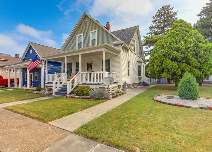 3 Mi To Cedar Point: Sunny Sandusky Home W/ Yard