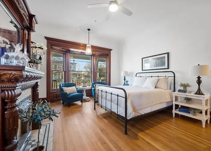 Boutique Style Condo Near Downtown Waterfront