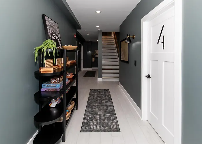 Family Duplex Suite In Downtown Sandusky Sleeps 12!