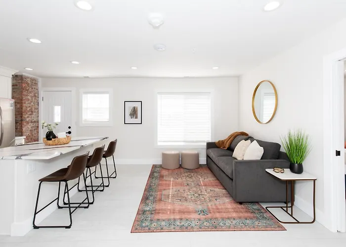 Family Duplex Suite In Downtown Sandusky Sleeps 12!