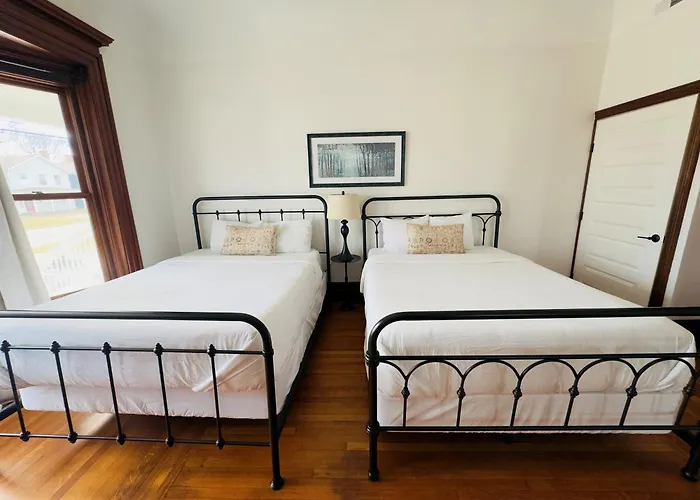 Boutique Style Condo Near Downtown Waterfront