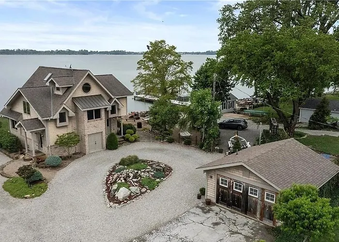 Waterfront Luxury Family Retreat