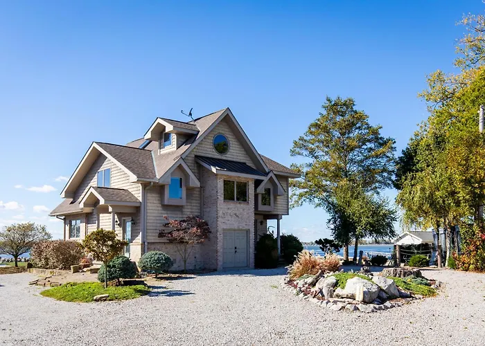 Waterfront Luxury Family Retreat